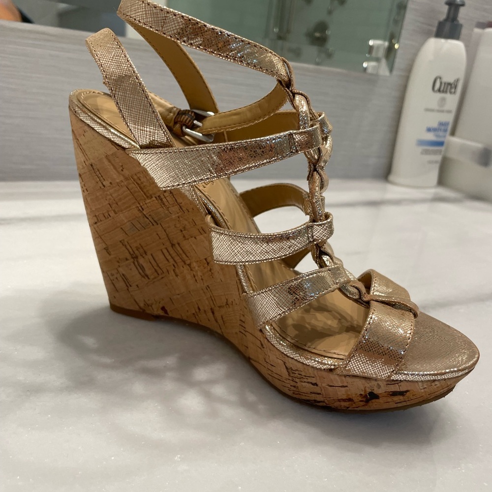 Gold wedges